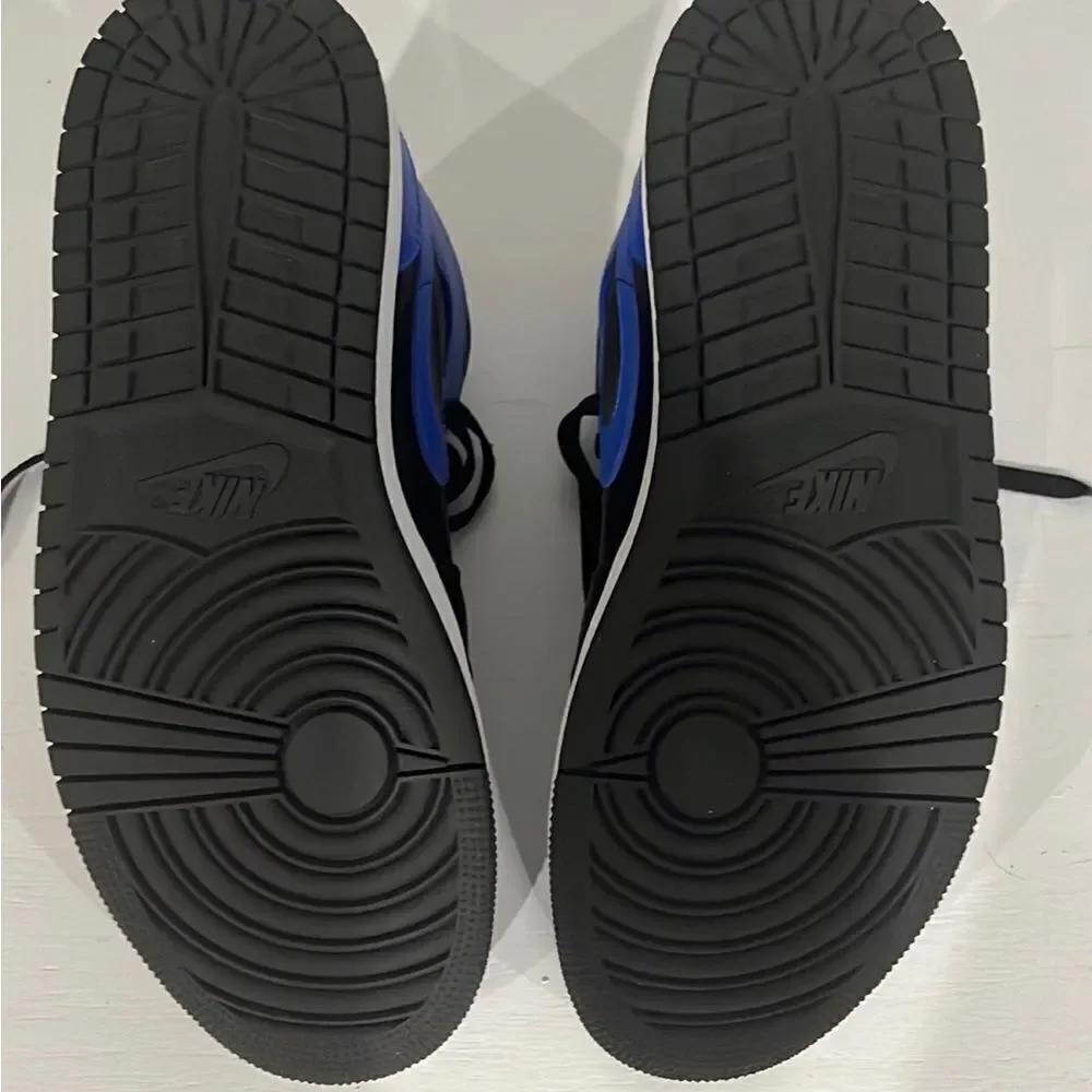 Air Jordan 1 Mid Hyper Royal Nike dunk yeezy